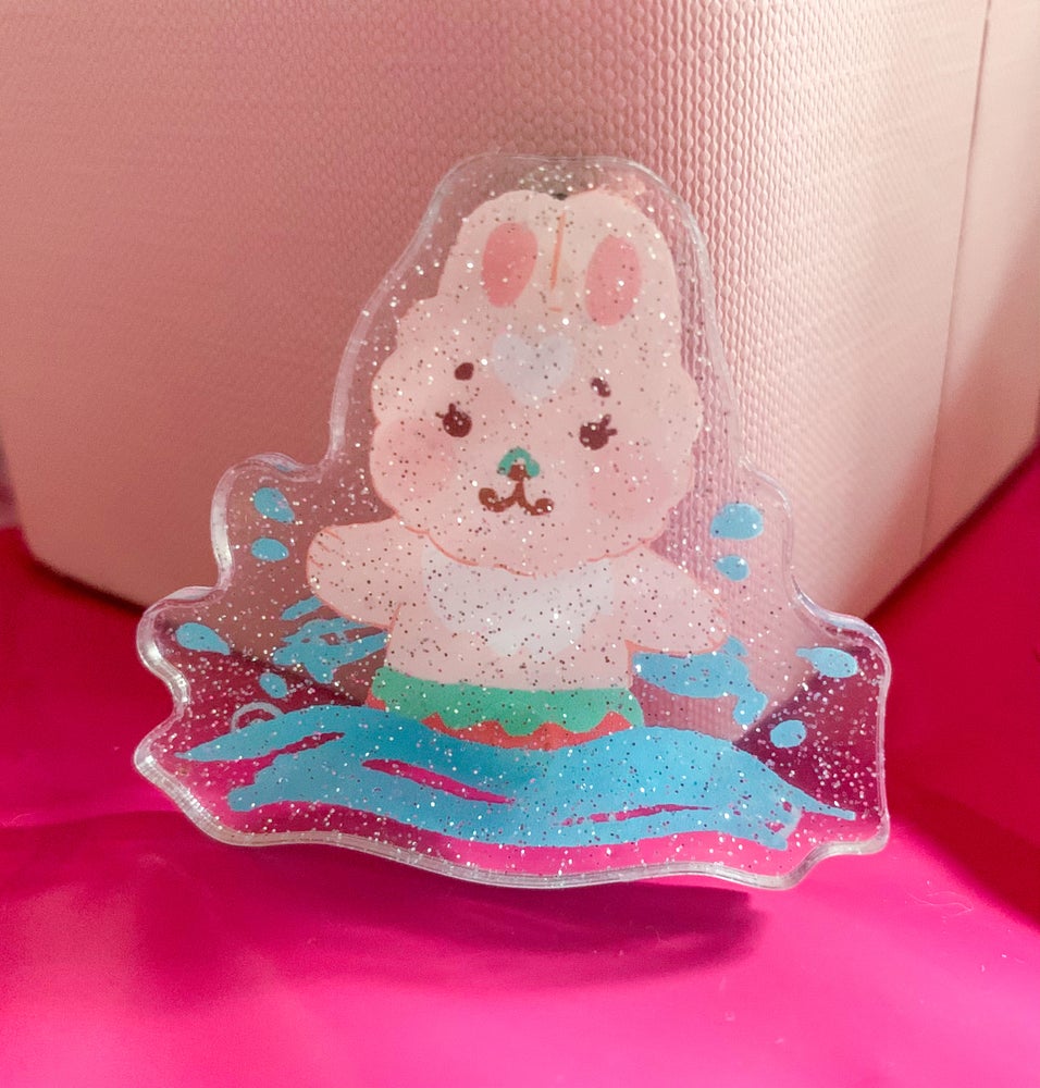 http://strawbunnycake.com/cdn/shop/products/splish-splash-strawbunny-acrylic-pin.jpg?v=1636663739